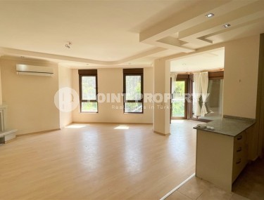 Detached three-storey villa, total area 250 m2, 200 meters from the sea-id-5947-photo-2