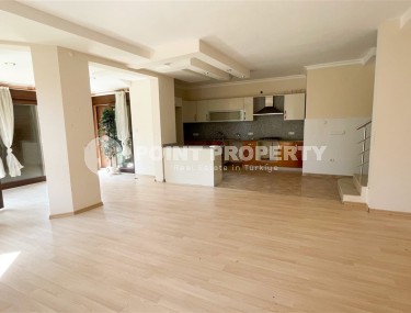 Detached three-storey villa, total area 250 m2, 200 meters from the sea-id-5947-photo-4