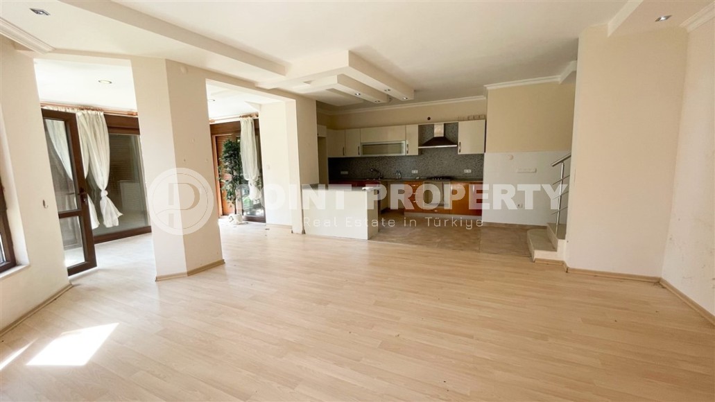 Detached three-storey villa, total area 250 m2, 200 meters from the sea-id-5947-photo-4