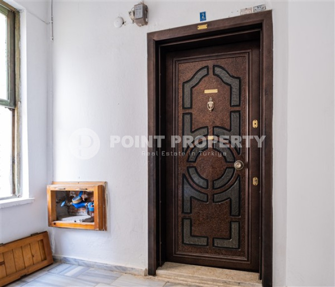 Resale property in the center of Alanya: 3+1 apartment with separate kitchen 400m from Cleopatra Beach.-id-1465-photo-2