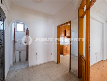 Resale property in the center of Alanya: 3+1 apartment with separate kitchen 400m from Cleopatra Beach.-id-1465-photo-3