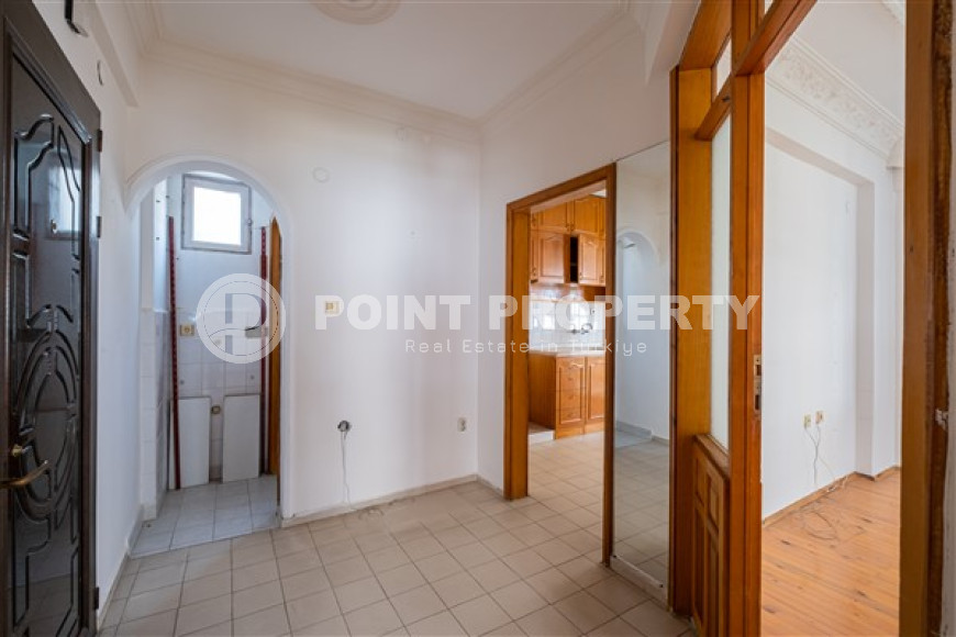 Resale property in the center of Alanya: 3+1 apartment with separate kitchen 400m from Cleopatra Beach.-id-1465-photo-3