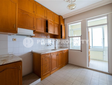 Resale property in the center of Alanya: 3+1 apartment with separate kitchen 400m from Cleopatra Beach.-id-1465-photo-5