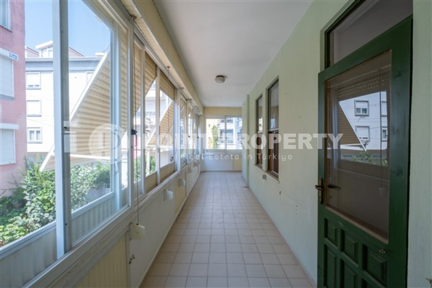 Resale property in the center of Alanya: 3+1 apartment with separate kitchen 400m from Cleopatra Beach.-id-1465-photo-6