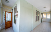 Resale property in the center of Alanya: 3+1 apartment with separate kitchen 400m from Cleopatra Beach.-id-1465-photo-7