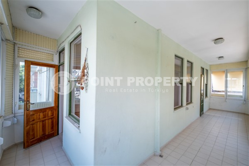 Resale property in the center of Alanya: 3+1 apartment with separate kitchen 400m from Cleopatra Beach.-id-1465-photo-7