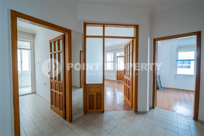 Resale property in the center of Alanya: 3+1 apartment with separate kitchen 400m from Cleopatra Beach.-id-1465-photo-11