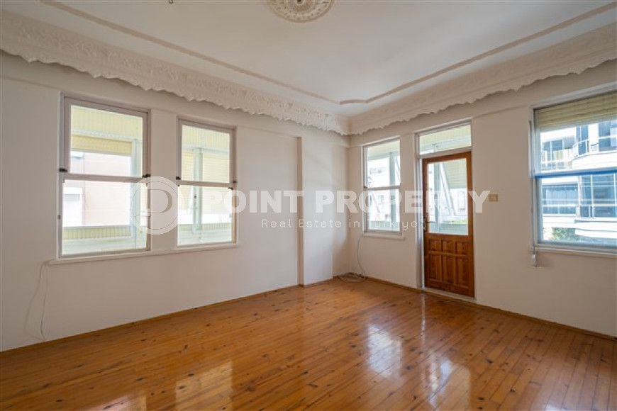 Resale property in the center of Alanya: 3+1 apartment with separate kitchen 400m from Cleopatra Beach.-id-1465-photo-12