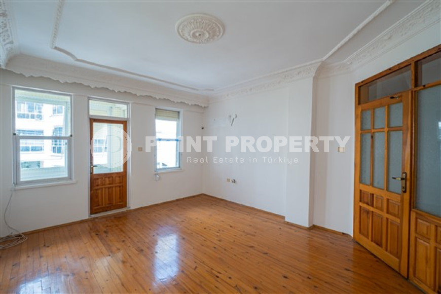 Resale property in the center of Alanya: 3+1 apartment with separate kitchen 400m from Cleopatra Beach.-id-1465-photo-13