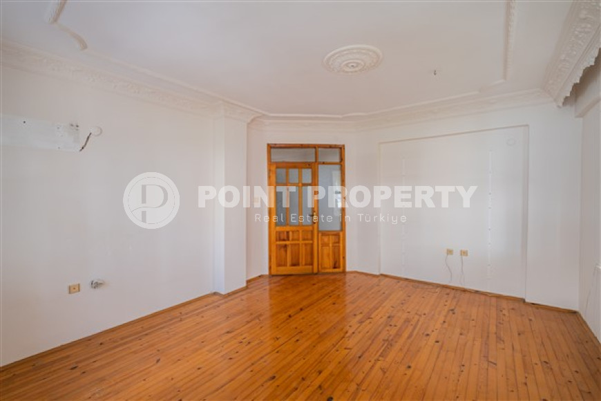 Resale property in the center of Alanya: 3+1 apartment with separate kitchen 400m from Cleopatra Beach.-id-1465-photo-14