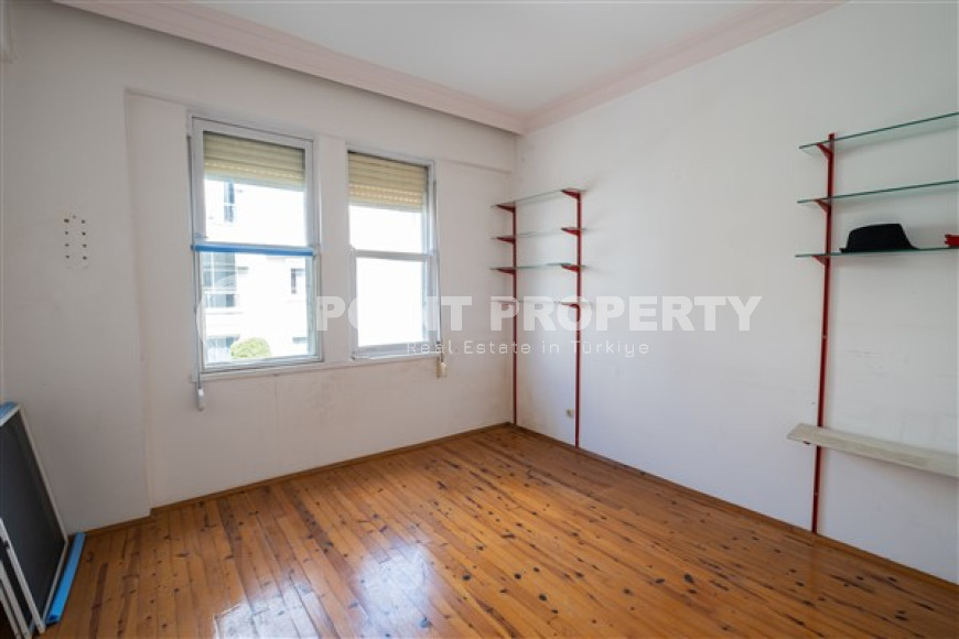 Resale property in the center of Alanya: 3+1 apartment with separate kitchen 400m from Cleopatra Beach.-id-1465-photo-15