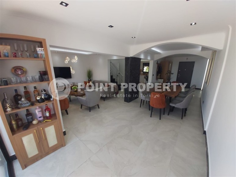 Villa with private garden in a prestigious, picturesque area of Alanya - Kargicak-id-5959-photo-3